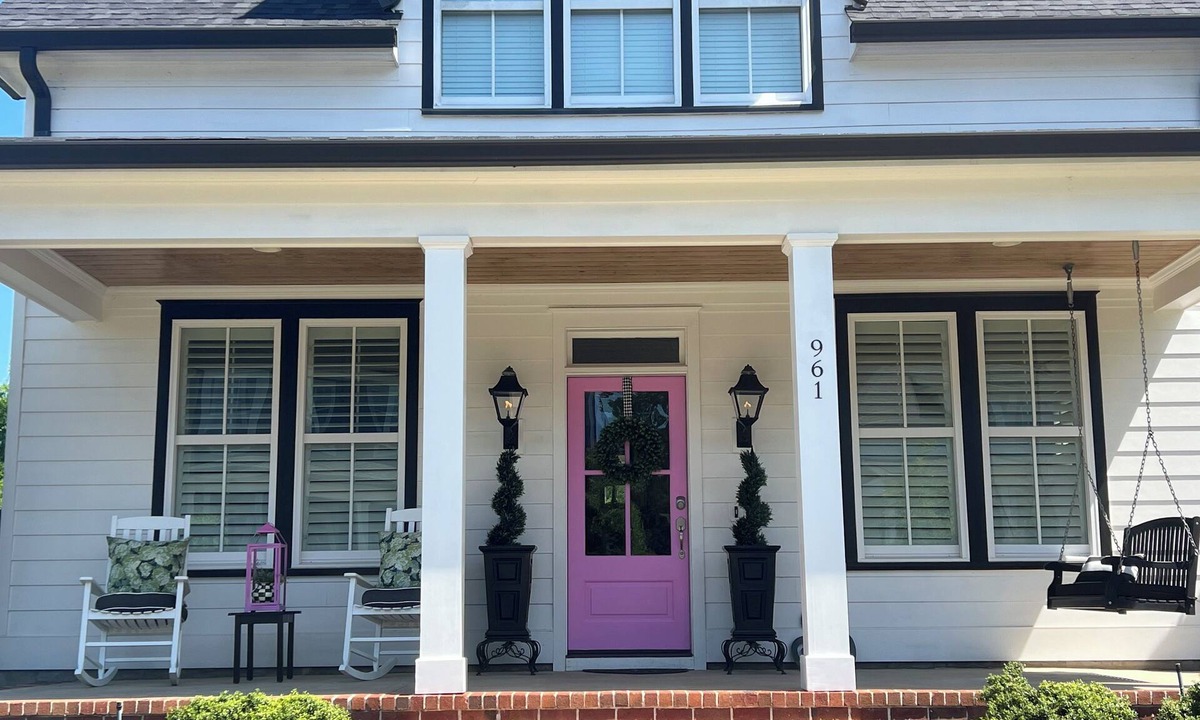 Evans House | 3-Bed, 3.5-Bath Home Just 4.8 Miles from Golf Course in a Stunning Neighborhood!