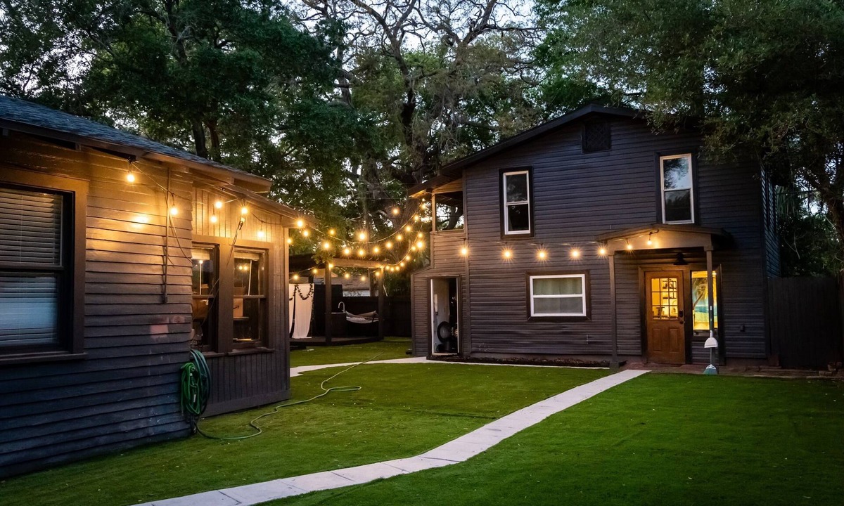 South Seminole Heights Apartment | 3-bedroom apartment with WiFi, Swim Spa and amazing backyard in fabulous Tampa