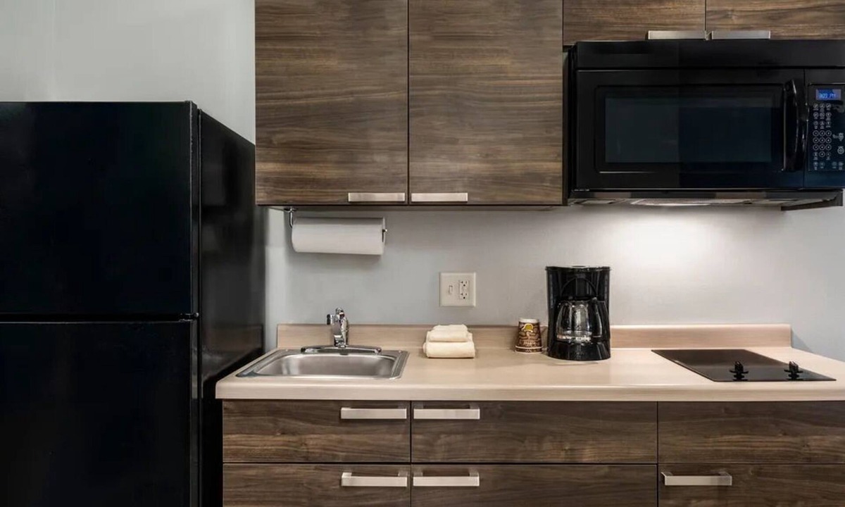 Deep Creek Hotel | 3 Group-Friendly Units w/Kitchen | 5.2 Mi to Laishley Park | Free Parking