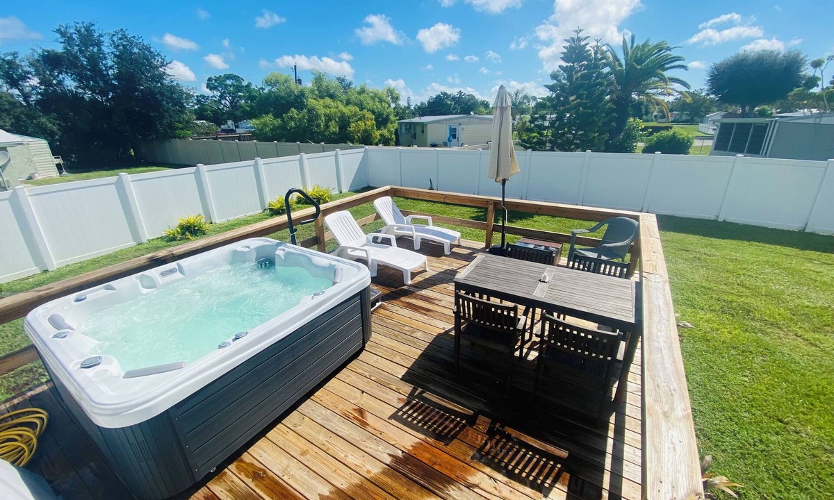 Bay Harbor Estates House | 3 miles to beach, hot tub & fenced yard for pup
