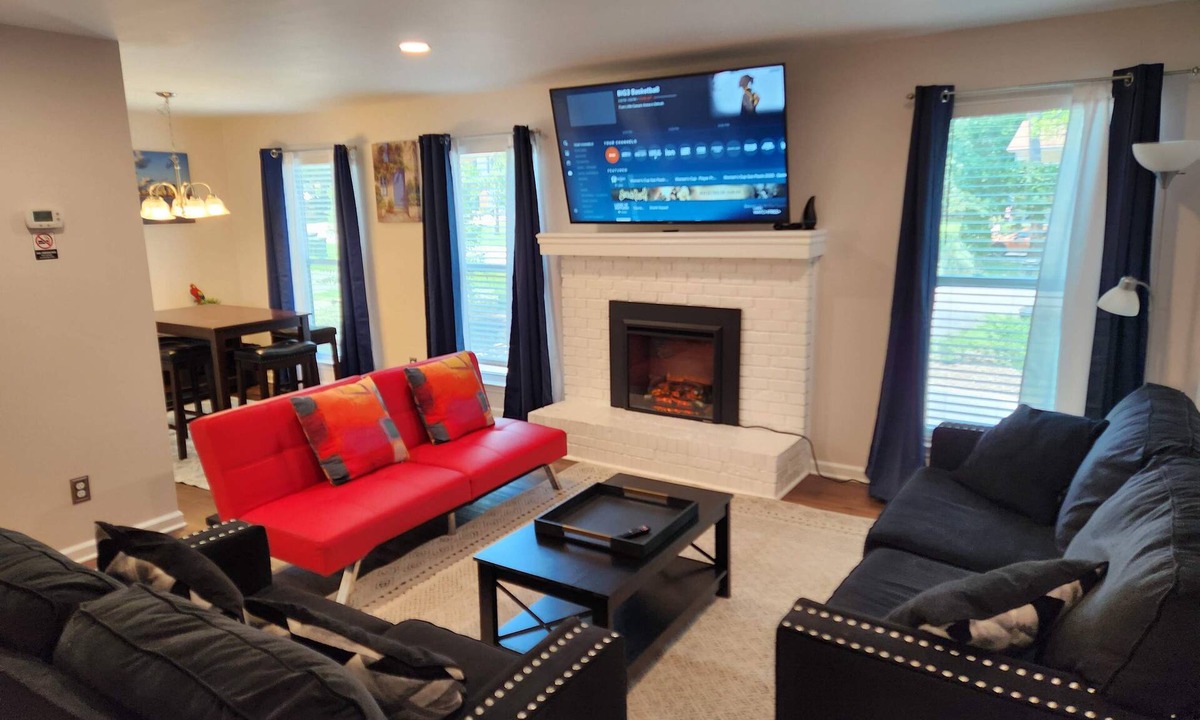 Tallahassee Apartment | 3 miles to FSU-Midtown Luxe-Comfy High end beds