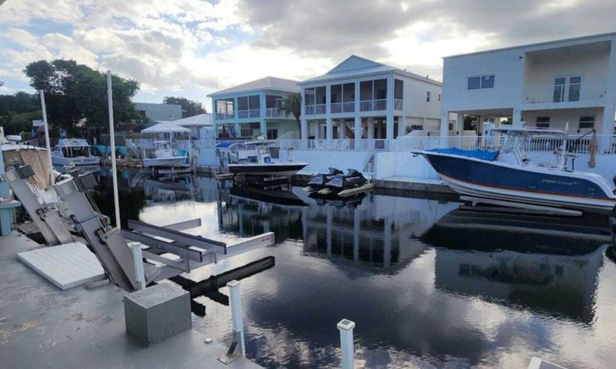 Cross Key Waterways House | 3 Rooms Stunning Paradise Waterfront Getaway! Ocean access in Key Largo Florida.