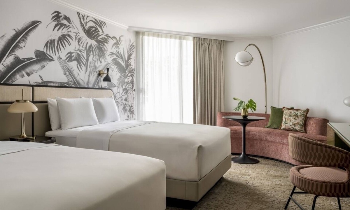 Hunt Club Hotel | 3 Sophisticated Accommodations with Modern Decor Near Juno Beach & Pool