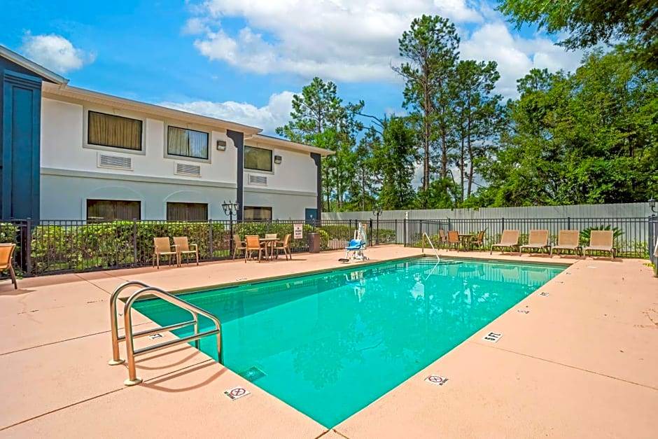 Crawfordville Hotel | 3-Star Hotel ∙ Best Western Wakulla Inn & Suites