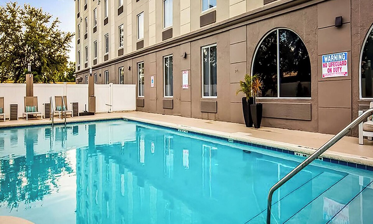 Orlando Hotel | 3-Unit Orlando Escapade, 10 Mins to Airport w/Pool Access & Free Breakfast