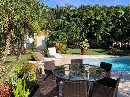 Poinsettia Heights Bed & Breakfast | 31 m² Bed and breakfast ∙ 2 guests