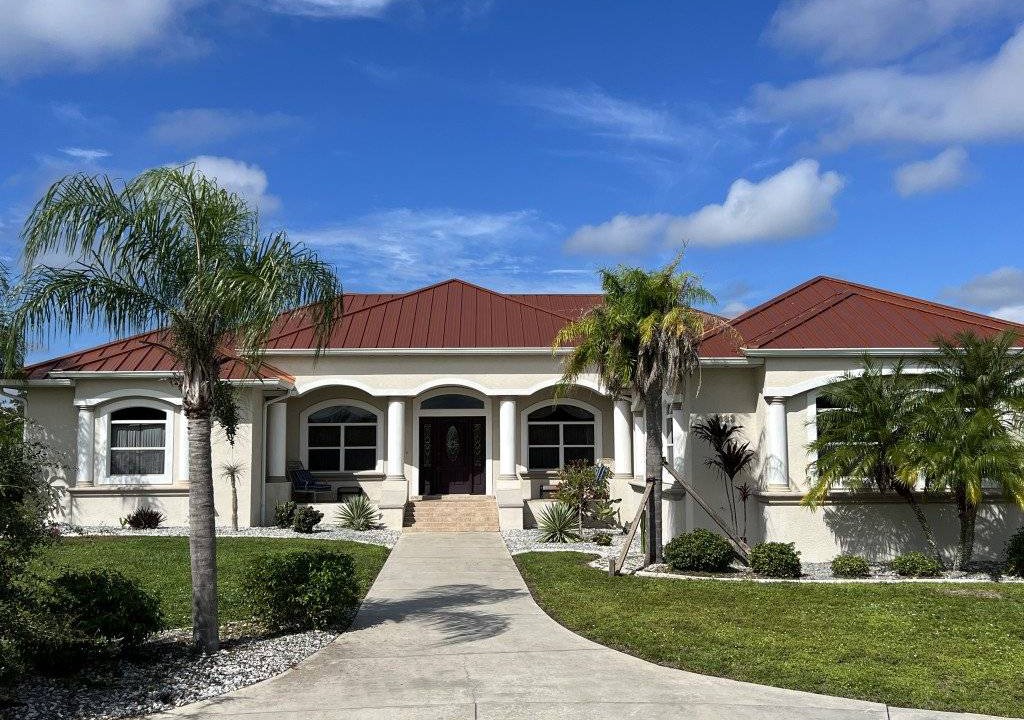 Port Charlotte Villa | 325 m² Villa ∙ 4 bedrooms ∙ 8 guests