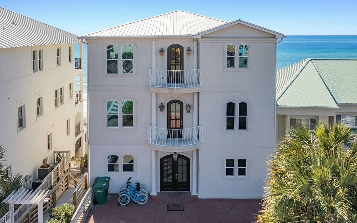 Delos House | 358 m² House ∙ 8 bedrooms ∙ 20 guests