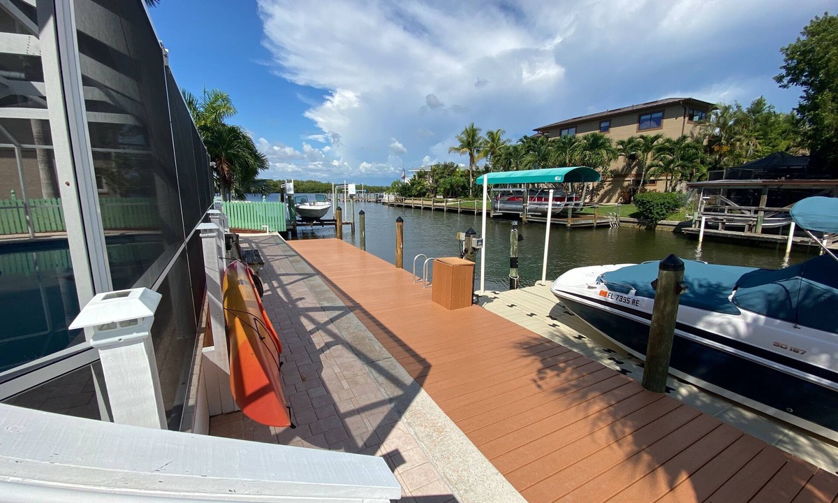 Mid Island House | 390 Bayland Rd - Tropical Bayfront Home with Pool by the Beach!