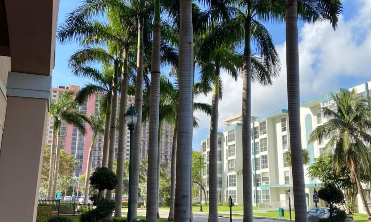 Sunny Isles Beach Condo | 3BR Condo in Sunny Isles Beach