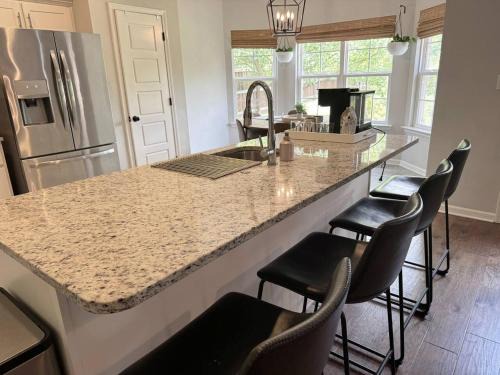 Southaven House | 3BR w/Pool Table & Ping Pong - Near Snowden