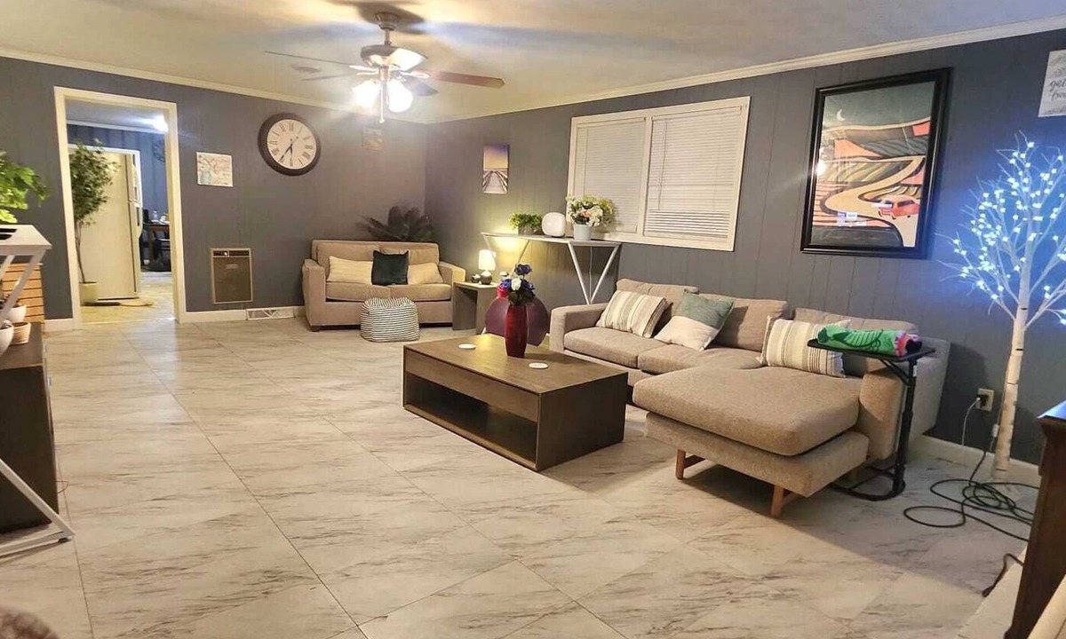 Greer House | 3BR with Fireplace, Smart TV , Near BMW & GSP