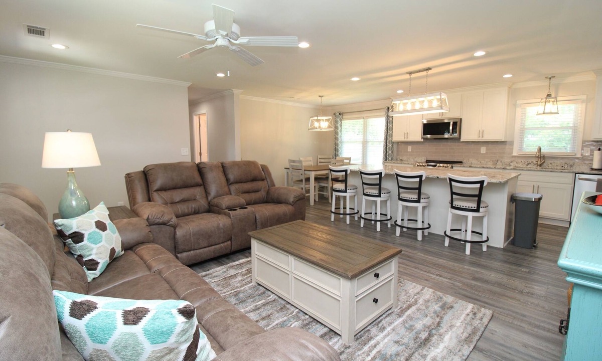 Cartersville House | 4 Bed/3 Baths Cartersville Convenient Stepless Ranch fast WIFI & cable/streaming