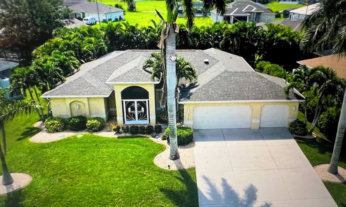 Burnt Store House | 4-bedroom house in superb Cape Coral with Pool, AC, WiFi. Enjoy your stay
