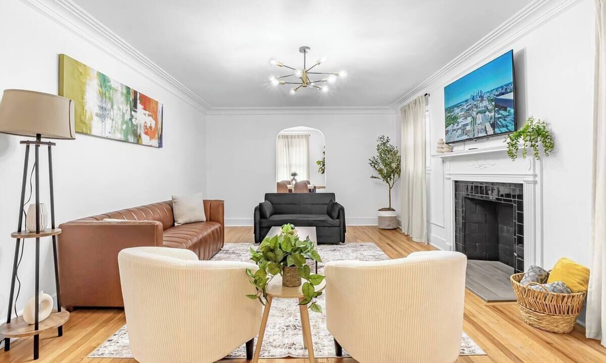 Mountain Island House | 4 Bedroom King bed 7 Min to Uptown 10Min to Airport