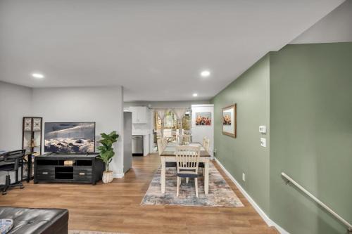 Bynum House | 4 Beds, Near UNC, Packnplay, walk to Golf, Kids Essentials