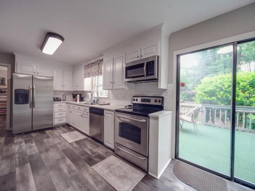 Charlotte House | 4 BR South Charlotte Getaway Min to Everything