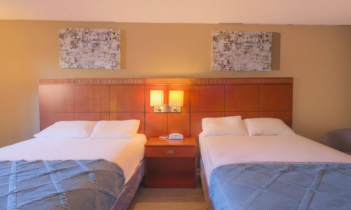 Brownsville Hotel | 4 Inviting 2 Queen Bed Units w/Elegant Touches and Quick Access to Local Sights