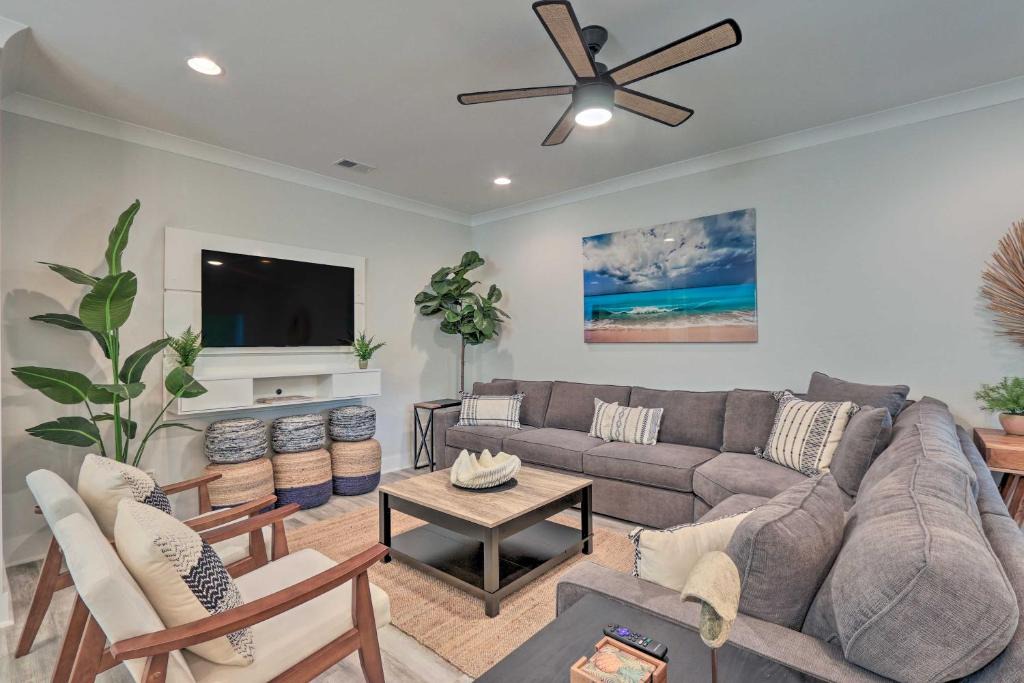 Spanish Wells House | 4 Mi to Beach: Family-Friendly Hilton Head Retreat