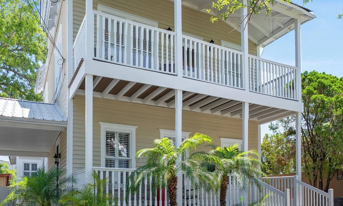 St. Augustine House | 5 Min Walk to St. George Street~Resort Access to Pool & Gym~King Beds~Grill~Wifi