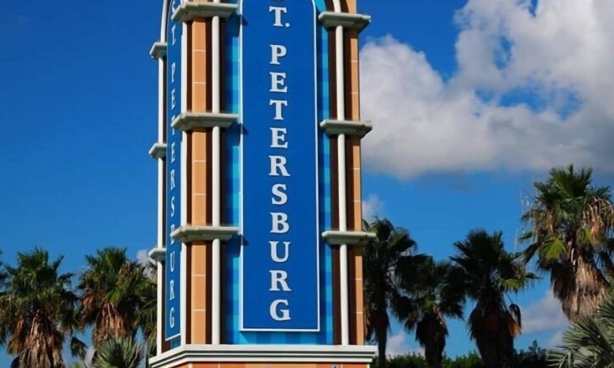 St. Petersburg - Clearwater House | 5-Room Apt. Pool & Gardens , Near Downtown-monthly only