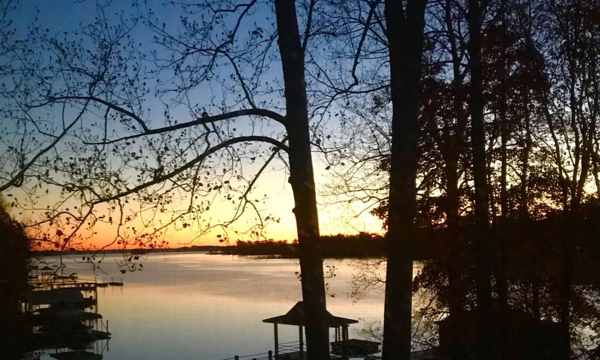 Denver Cottage | 5 star LKN single story guest house with dock/slip access
