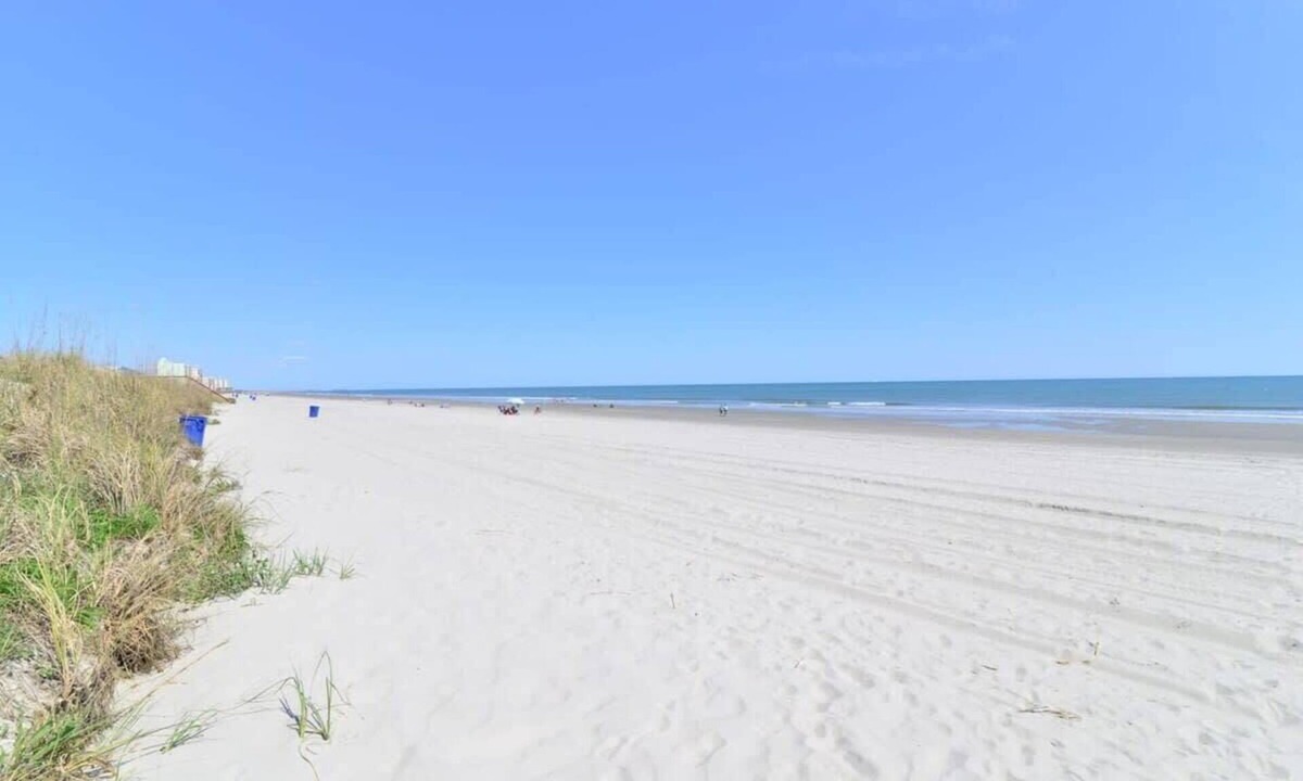North Myrtle Beach Condo | 50 Steps to Cherry Grove Beach with Pool Grill