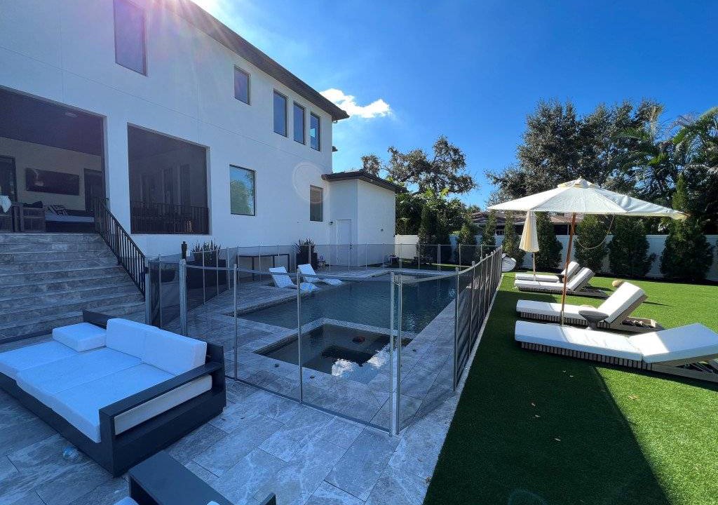 Sunset Park House | 520 m² House ∙ 5 bedrooms ∙ 16 guests