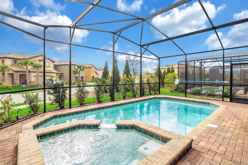 Loughman Villa | 5532 Misty Oak Circle