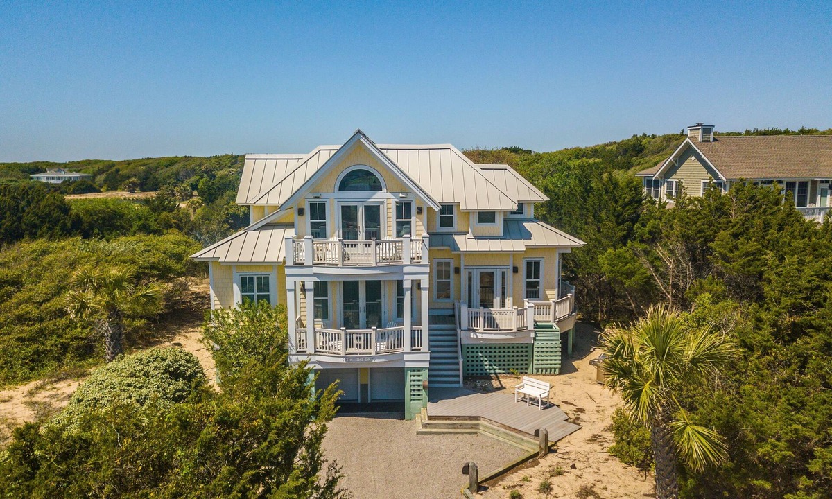 Bald Head Island House | (5B,5.5BA, 1K, 3Q, 2TW, Sleeps 10, 2 golf carts-6&4 passenger, PET FRIENDLY!