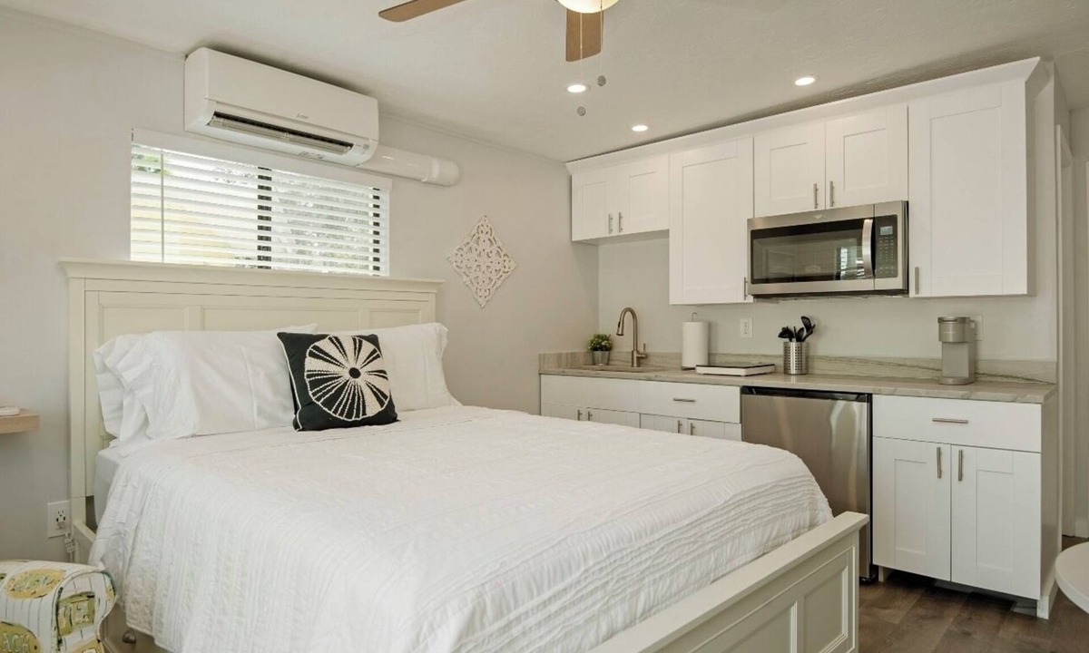 Safety Harbor Apartment | 5B Newly Renovated Studio at Coastal Cottages!