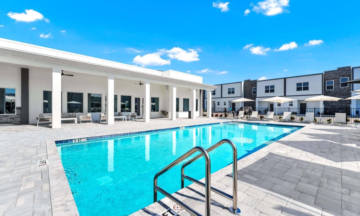 Loughman House | 5BR Retreat w/Private Pool Near Disney & More!