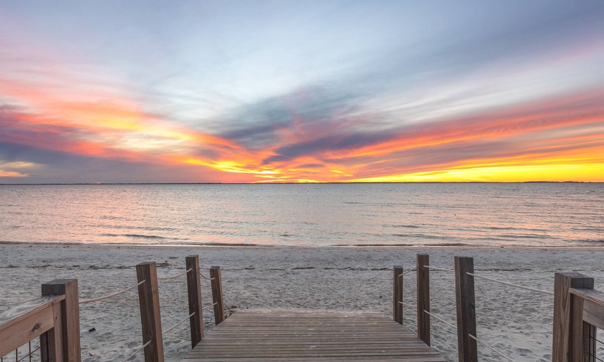 Port St. Joe House | 6 Min Walk to Beach – Pool ,Golf Cart, bikes & BBQ