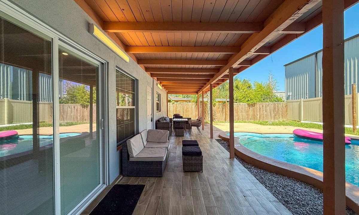 Orient Park Cottage | 6616 Travis Blvd