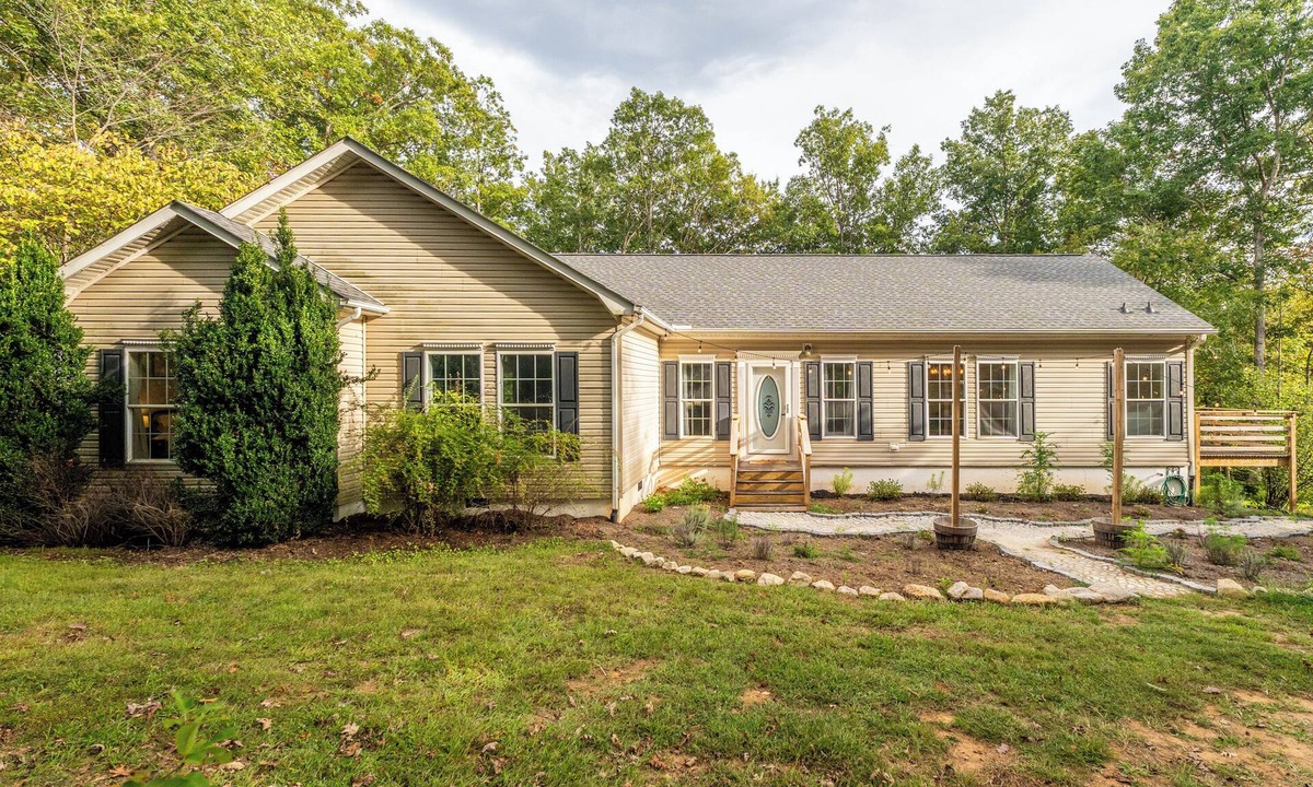 Faber House | 6BR Arcade & Pool Table Hot Tub Wine Country