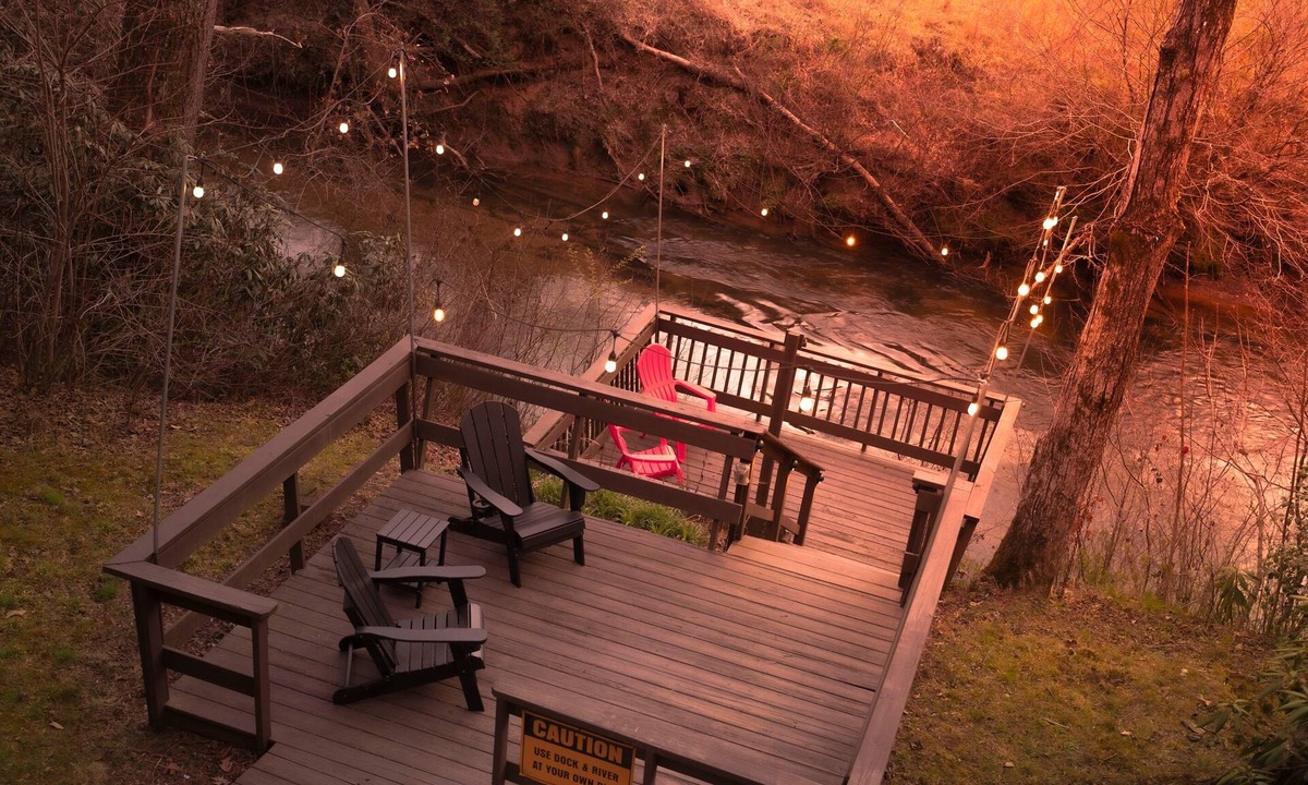 Epworth Cabin | 6BR Log Cabin Anglers Retreat w/Fire Pit Hot Tub & Game Room | Pet Friendly