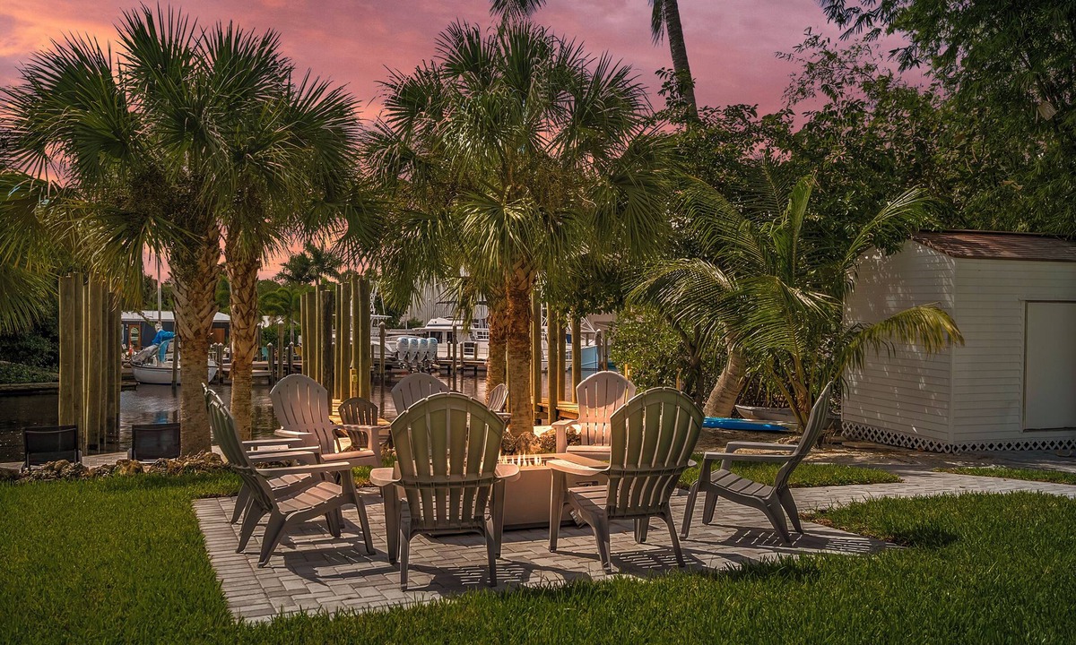Rocky Point House | 7 bedroom waterfront home! Dock slip included &Paddleboards, Kayaks, Firepits