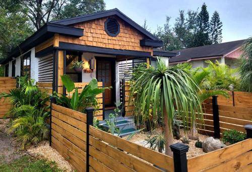 East Ybor House | 74 m² House ∙ 2 bedrooms ∙ 4 guests
