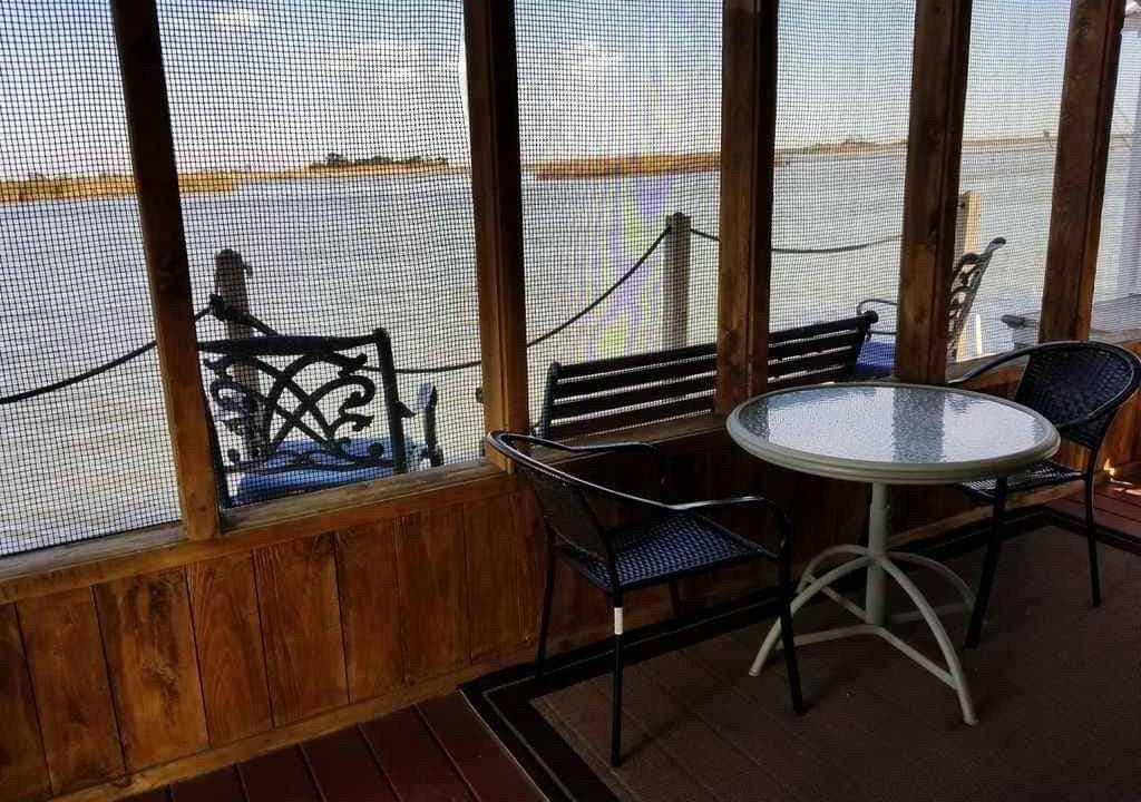 Historic Downtown Apalachicola Boat Rental | 84 m² Houseboat ∙ 1 bedroom ∙ 4 guests