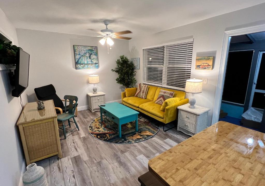 Vero Beach Apartment | 875 Oasis 2