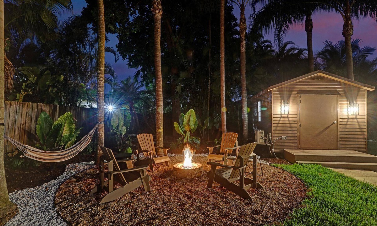 Southwest Ranches Villa | 8BR Luxury Villa w/Amazing Pool & Basketball +
