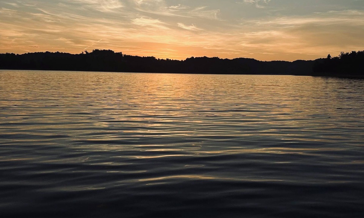 La Follette Condo | A 2BR/2.5BA Condo with boat slip in Deerfield Resort on beautiful Norris Lake,TN