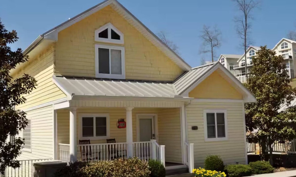 La Follette Villa | A-Lure - Norris Lakefront, Covered Boat Slip, Steps from the community Pool.