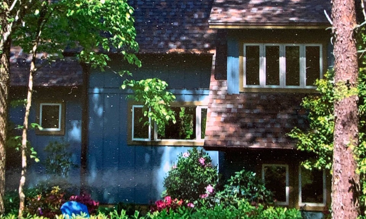 Brasstown Apartment | A tranquil escape in a comfy,private, spacious basement studio which sleeps 2.