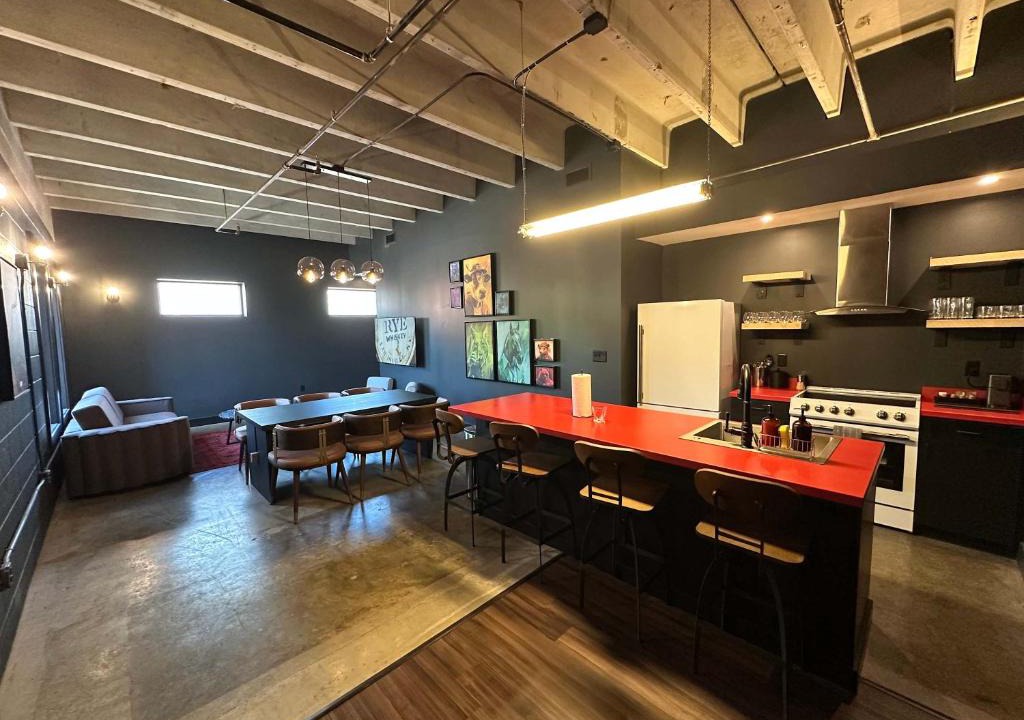 Downtown Louisville Hotel | A12 The Upper Paddock Pick 6 Suite