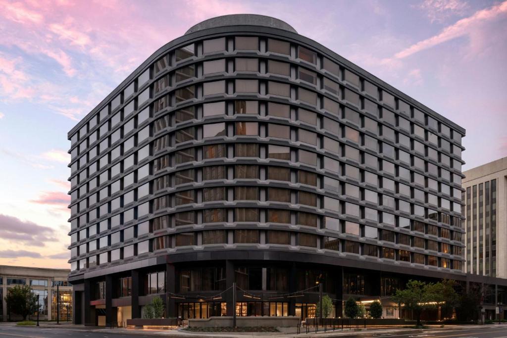 Crystal City Hotel | AC Hotel by Marriott Arlington National Landing