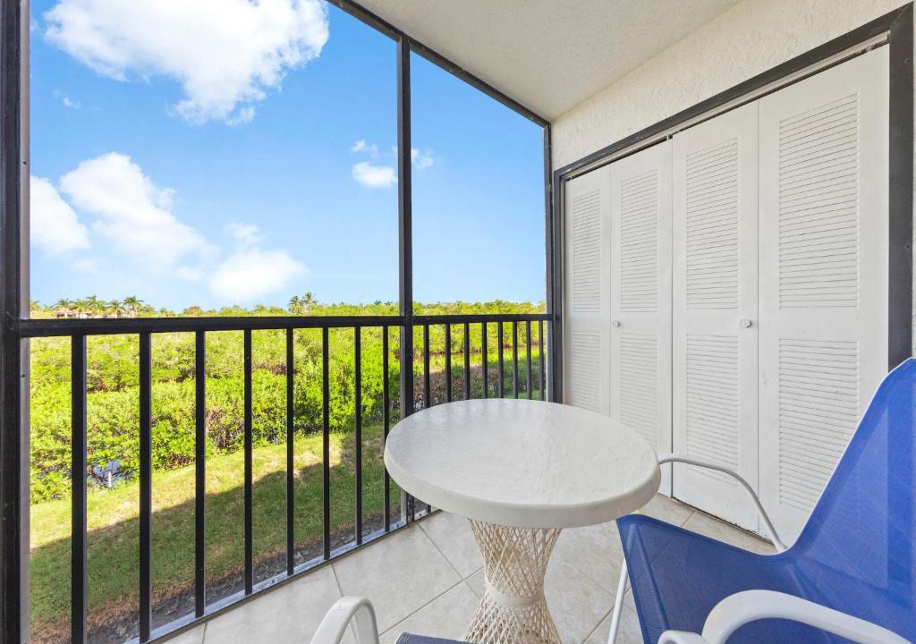 South Island Apartment | Admiral's Bay 153, 2 Bedrooms, Heated Pool, BBQ, Tennis, Elevator, Sleeps 4