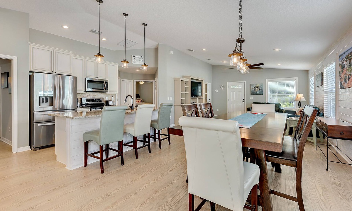 Vilano Beach House | Adorable beach cottage! Short walk to the beach or intracoastal waterway