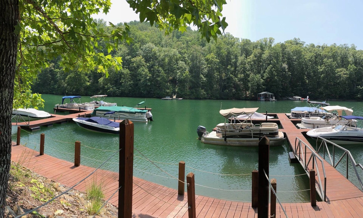 Sunset House | Affordable 3 Bed House Pet friendly! Close to Clemson! Boat slip included!