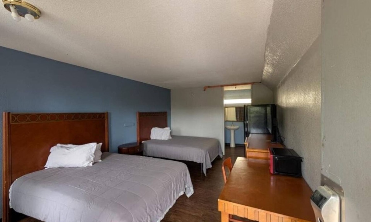 Cartersville Hotel | Affordable Stay Close to Manning Lake – Pet Friendly!